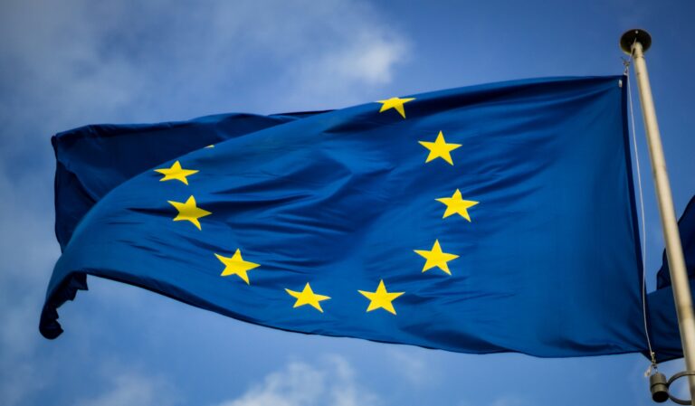 EU se snaží posílit emisní obchod a chránit životní prostředí